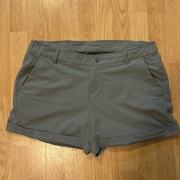 {Free Fly} Bamboo Activewear Hiking Cuffed Shorts - Picture 2 of 7